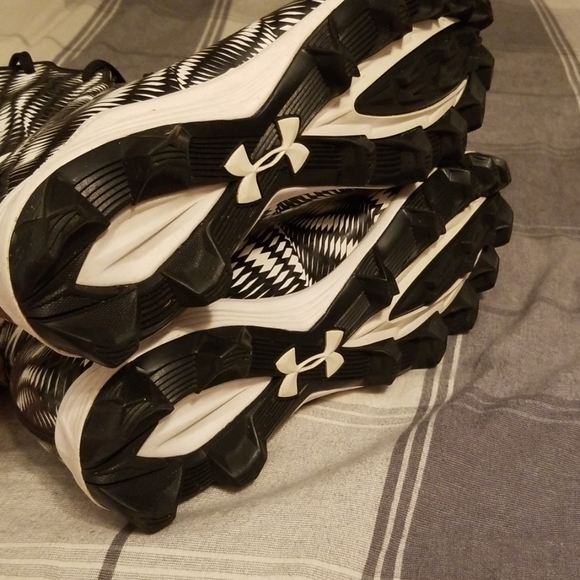 Under armour foot ball cleats (turf) - Picture 6 of 7
